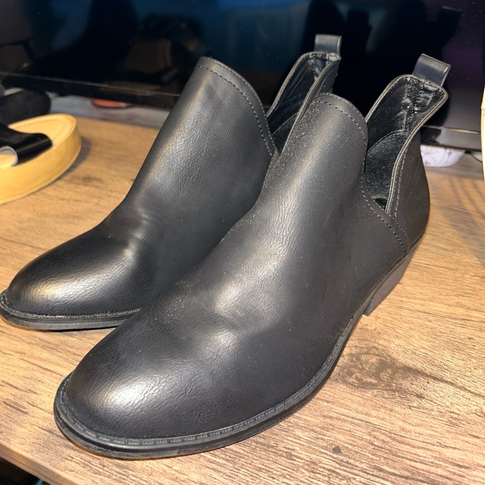 Black Leather Women's Chelsea Boots